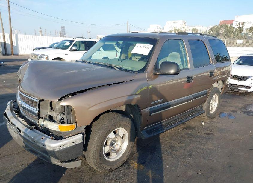 Photo 2 of 2003 Chevrolet Tahoe LS (VIN 1GNEC13V33R259082)