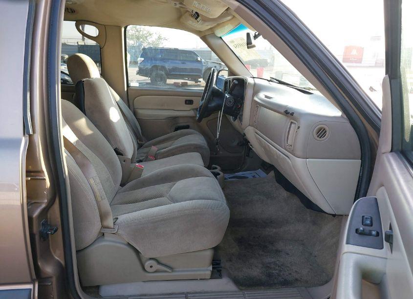 Photo 5 of 2003 Chevrolet Tahoe LS (VIN 1GNEC13V33R259082)