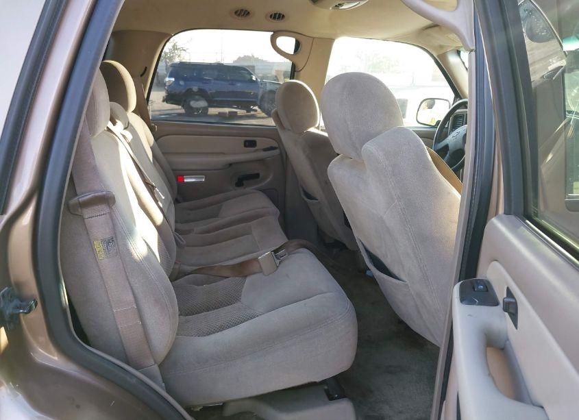 Photo 8 of 2003 Chevrolet Tahoe LS (VIN 1GNEC13V33R259082)