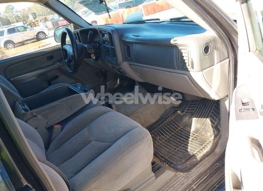 Photo 5 of 2004 Chevrolet Tahoe LS (VIN 1GNEC13V34J122479)