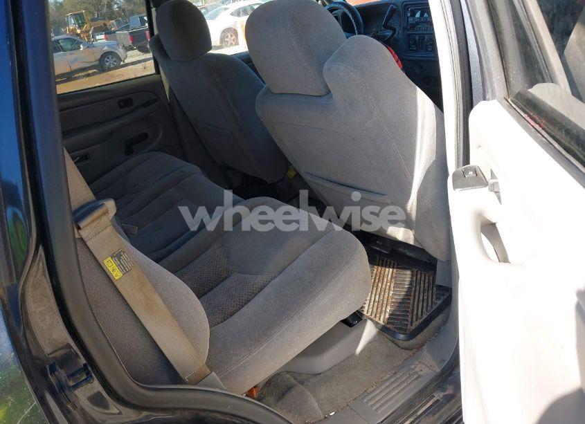 Photo 8 of 2004 Chevrolet Tahoe LS (VIN 1GNEC13V34J122479)