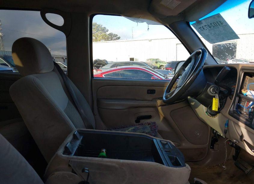 Photo 5 of 2004 Chevrolet Tahoe LS (VIN 1GNEC13V34J296648)