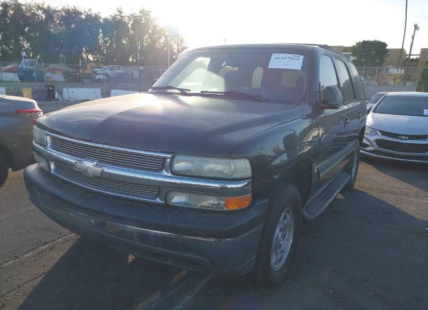Photo 2 of 2004 Chevrolet Tahoe LS (VIN 1GNEC13V34R256300)