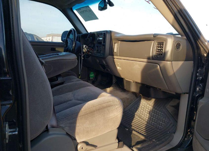 Photo 5 of 2004 Chevrolet Tahoe LS (VIN 1GNEC13V34R256300)