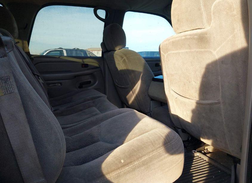 Photo 8 of 2004 Chevrolet Tahoe LS (VIN 1GNEC13V34R256300)