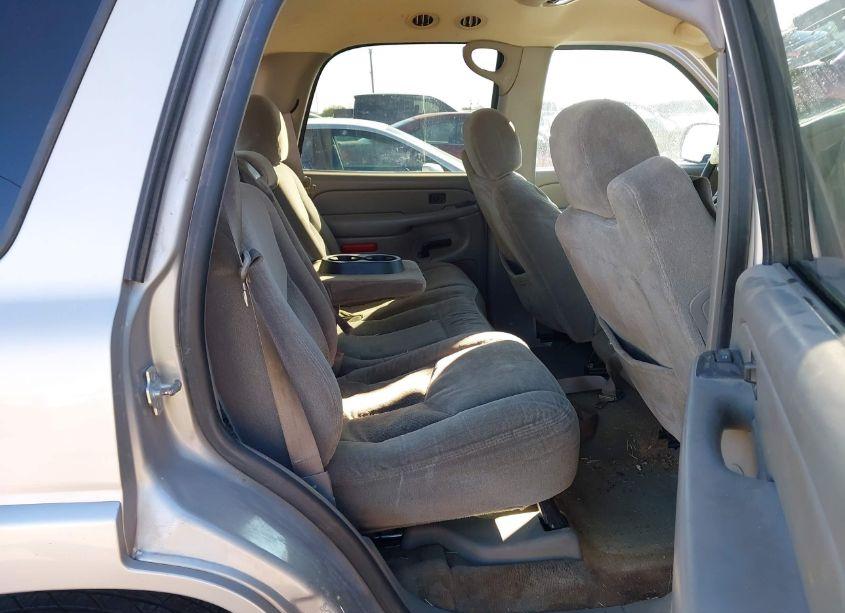 Photo 8 of 2005 Chevrolet Tahoe LS (VIN 1GNEC13V35R101425)