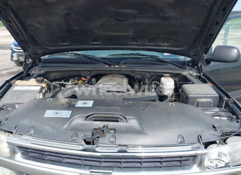 Photo 10 of 2005 Chevrolet Tahoe LS (VIN 1GNEC13V35R263104)