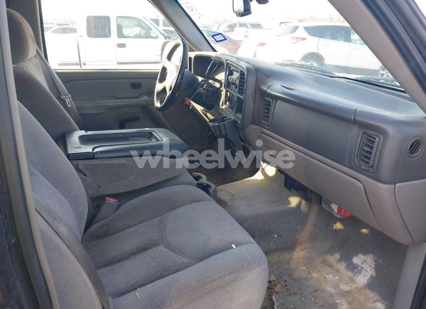 Photo 5 of 2004 Chevrolet Tahoe LS (VIN 1GNEC13V44R115266)