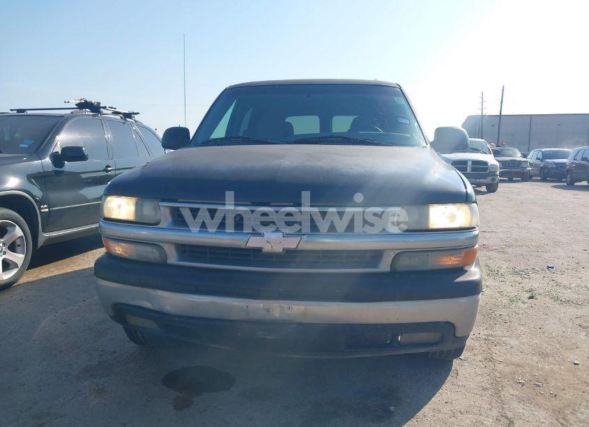 Photo 6 of 2004 Chevrolet Tahoe LS (VIN 1GNEC13V44R115266)
