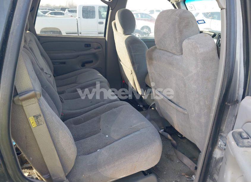 Photo 8 of 2004 Chevrolet Tahoe LS (VIN 1GNEC13V44R115266)