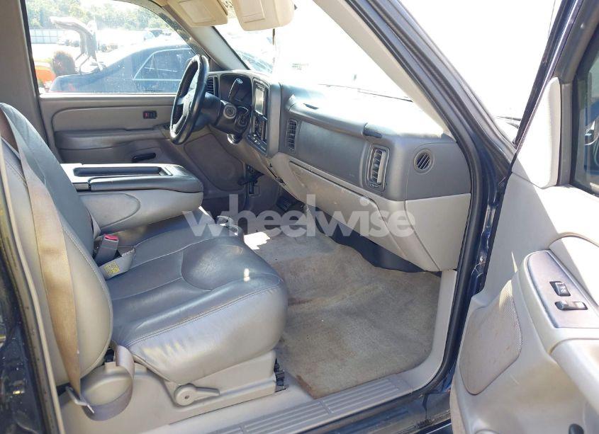 Photo 5 of 2004 Chevrolet Tahoe LS (VIN 1GNEC13V44R151457)