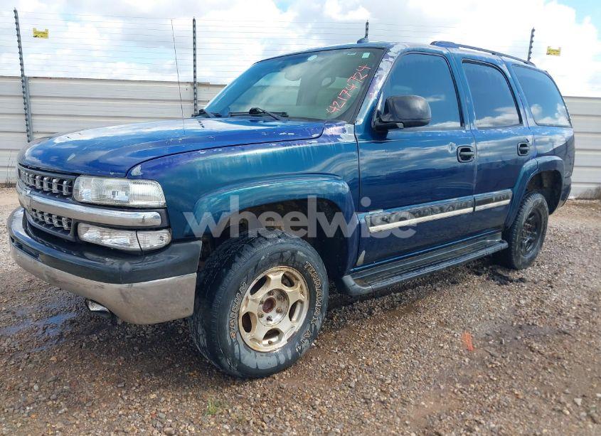 Photo 2 of 2005 Chevrolet Tahoe LS (VIN 1GNEC13V45J171868)