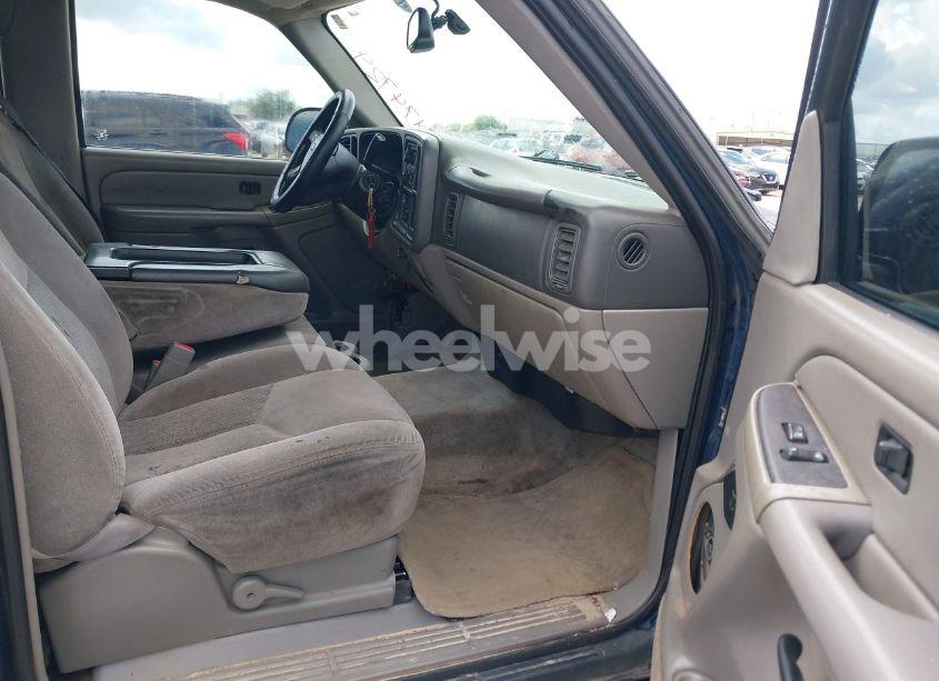 Photo 5 of 2005 Chevrolet Tahoe LS (VIN 1GNEC13V45J171868)