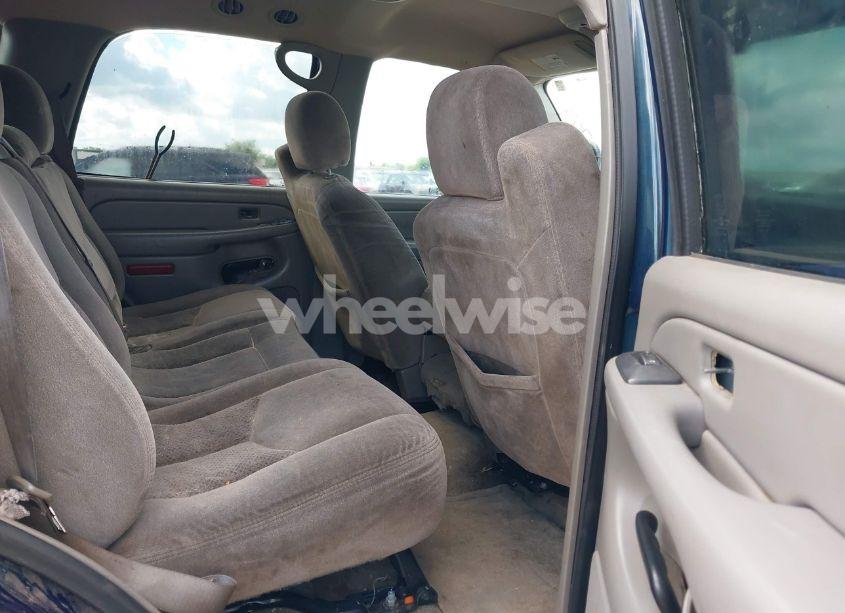 Photo 8 of 2005 Chevrolet Tahoe LS (VIN 1GNEC13V45J171868)