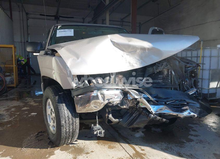 Photo 6 of 2005 Chevrolet Tahoe LS (VIN 1GNEC13V45J245015)