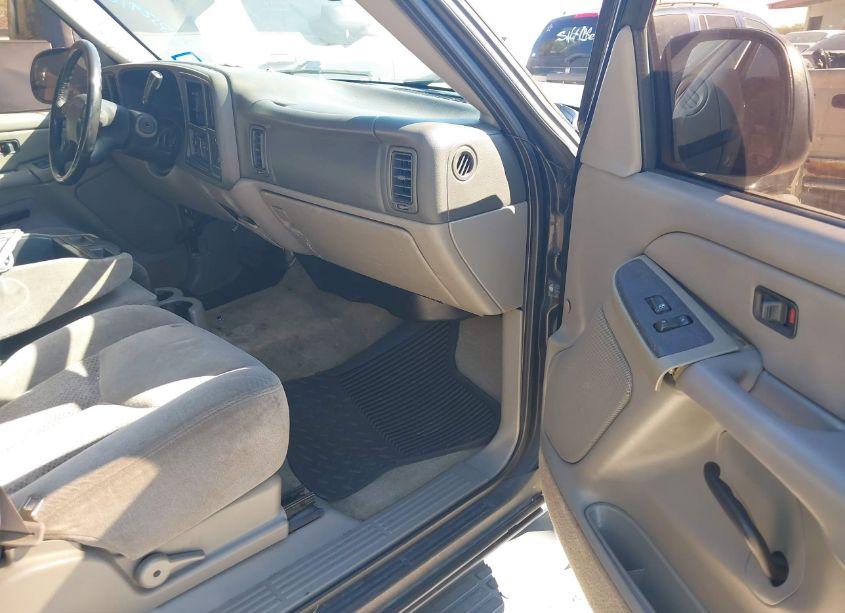 Photo 5 of 2005 Chevrolet Tahoe LS (VIN 1GNEC13V45R238566)