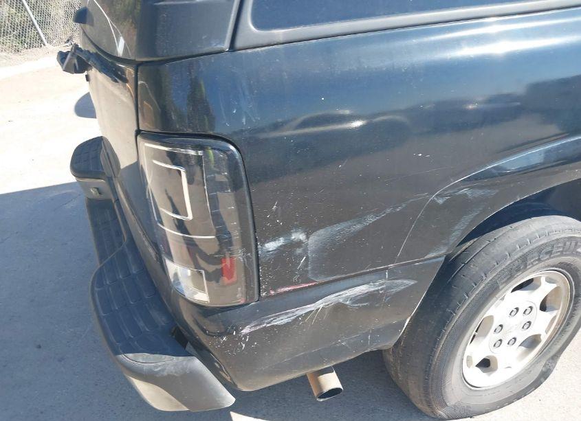 Photo 6 of 2005 Chevrolet Tahoe LS (VIN 1GNEC13V45R238566)