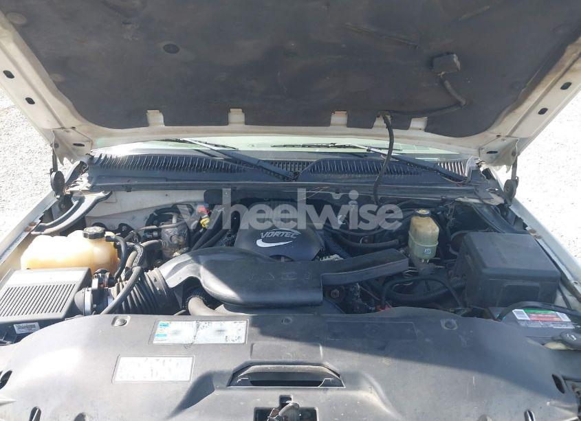 Photo 10 of 2002 Chevrolet Tahoe LS (VIN 1GNEC13V52J284059)