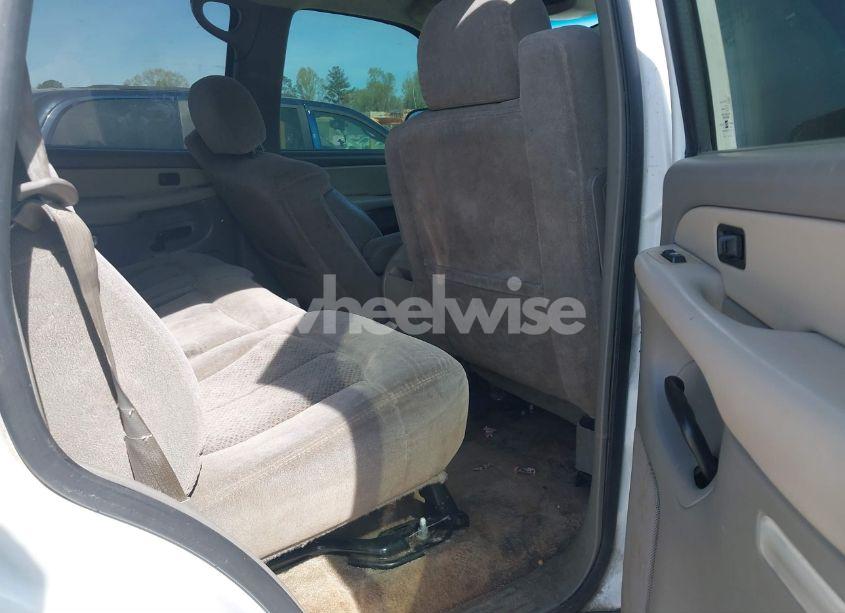 Photo 8 of 2002 Chevrolet Tahoe LS (VIN 1GNEC13V52J284059)