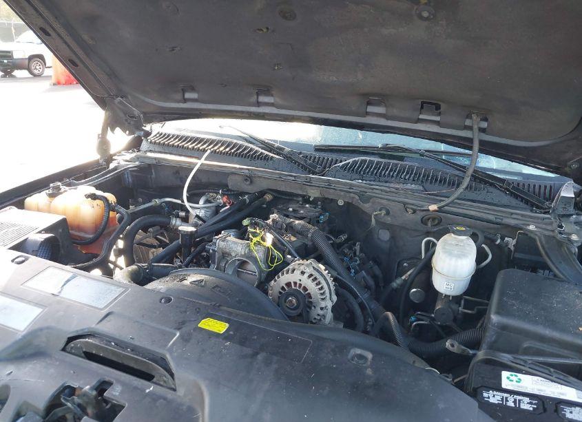 Photo 10 of 2004 Chevrolet Tahoe LS (VIN 1GNEC13V54R148552)