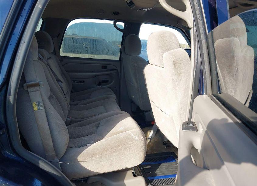 Photo 8 of 2004 Chevrolet Tahoe LS (VIN 1GNEC13V54R148552)