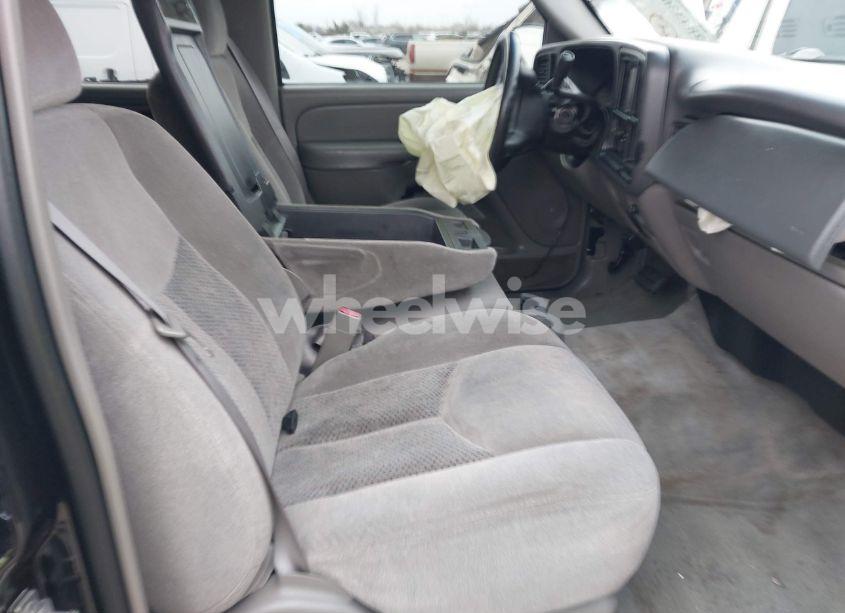 Photo 5 of 2004 Chevrolet Tahoe LS (VIN 1GNEC13V54R306226)