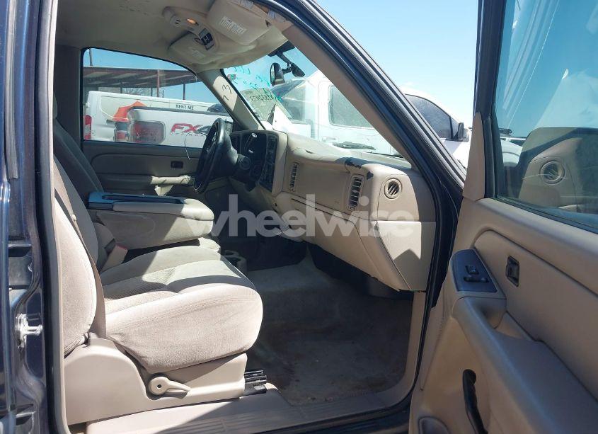 Photo 5 of 2004 Chevrolet Tahoe LS (VIN 1GNEC13V54R311538)