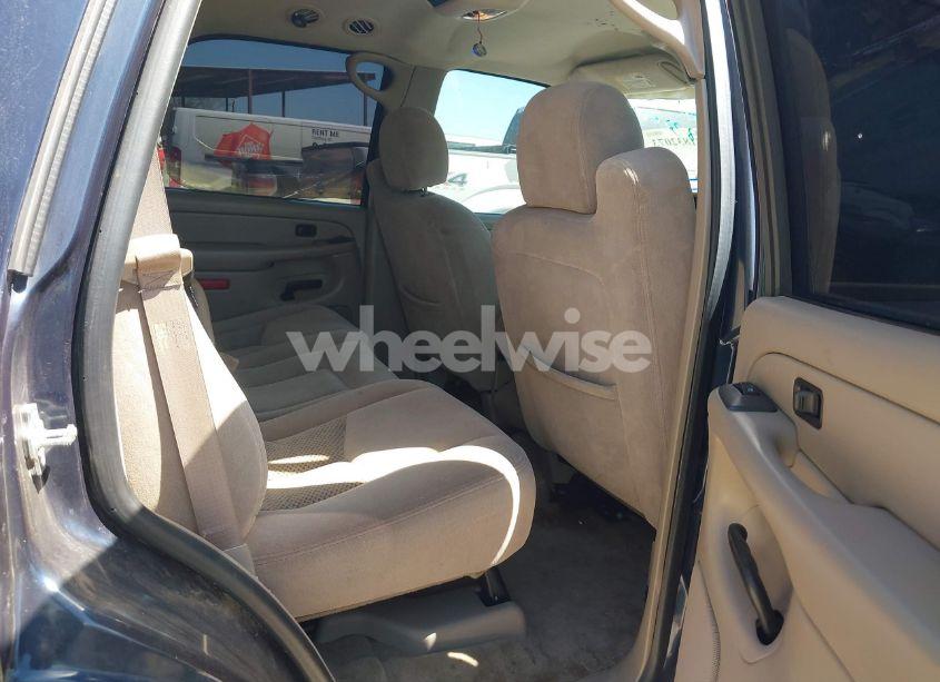 Photo 8 of 2004 Chevrolet Tahoe LS (VIN 1GNEC13V54R311538)