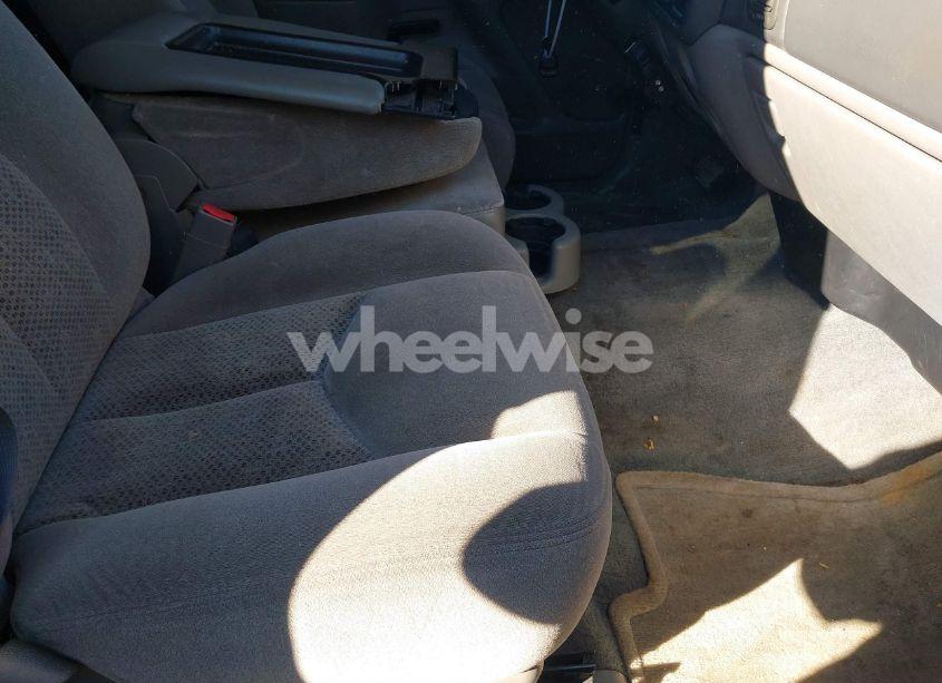 Photo 5 of 2005 Chevrolet Tahoe LS (VIN 1GNEC13V55R186803)