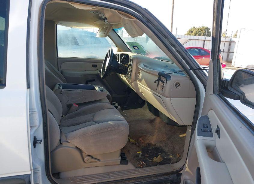 Photo 5 of 2003 Chevrolet Tahoe LS (VIN 1GNEC13V63R157288)