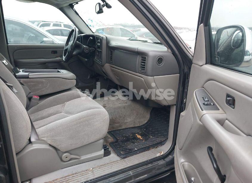 Photo 5 of 2004 Chevrolet Tahoe LS (VIN 1GNEC13V64R115575)