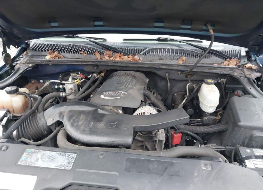 Photo 10 of 2005 Chevrolet Tahoe LS (VIN 1GNEC13V65J104852)