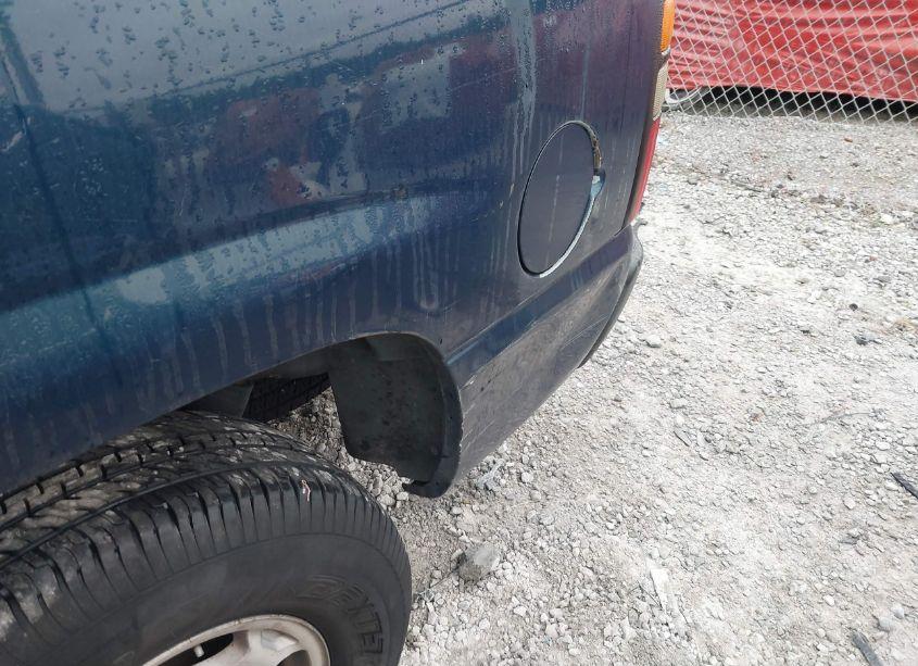 Photo 14 of 2005 Chevrolet Tahoe LS (VIN 1GNEC13V65J104852)