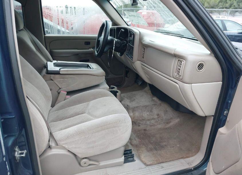 Photo 5 of 2005 Chevrolet Tahoe LS (VIN 1GNEC13V65J104852)