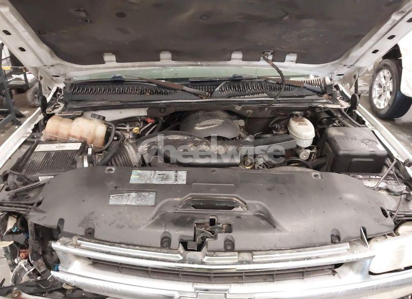 Photo 10 of 2003 Chevrolet Tahoe LS (VIN 1GNEC13V73J212149)