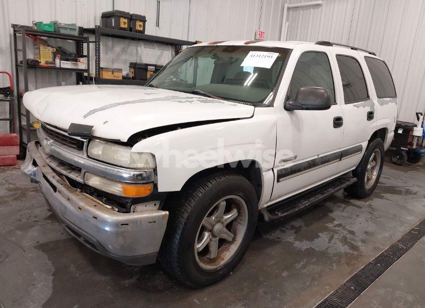 Photo 2 of 2003 Chevrolet Tahoe LS (VIN 1GNEC13V73J212149)