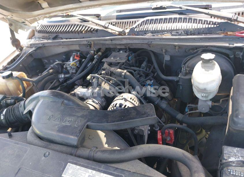 Photo 10 of 2003 Chevrolet Tahoe LS (VIN 1GNEC13V73J287501)