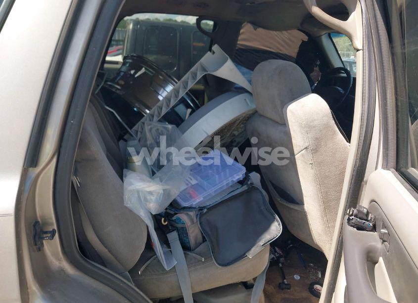 Photo 8 of 2003 Chevrolet Tahoe LS (VIN 1GNEC13V73J287501)