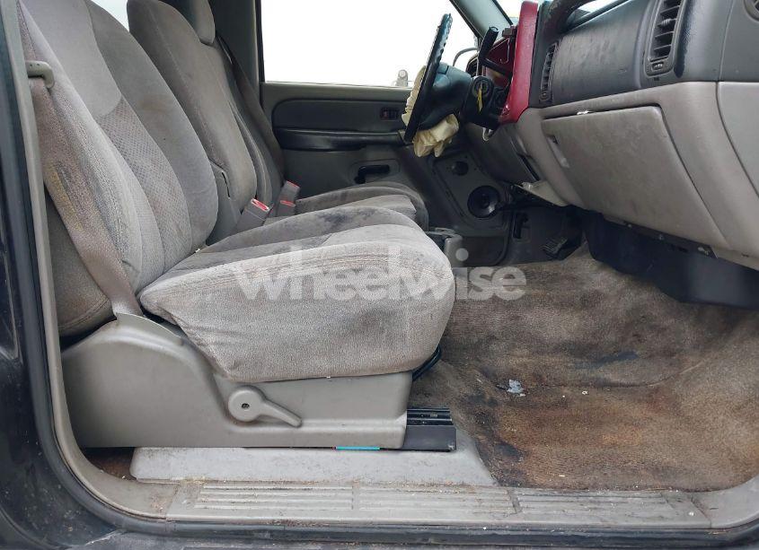 Photo 5 of 2003 Chevrolet Tahoe LS (VIN 1GNEC13V73R139530)