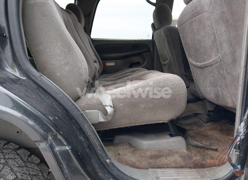 Photo 8 of 2003 Chevrolet Tahoe LS (VIN 1GNEC13V73R139530)