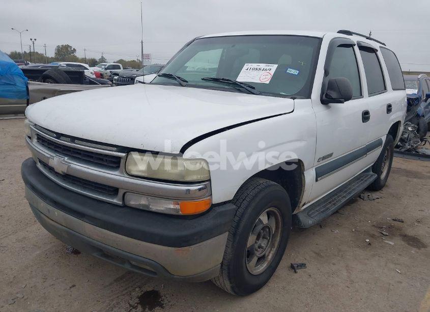 Photo 2 of 2003 Chevrolet Tahoe LS (VIN 1GNEC13V73R170941)