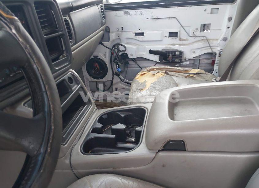 Photo 5 of 2003 Chevrolet Tahoe LS (VIN 1GNEC13V73R170941)