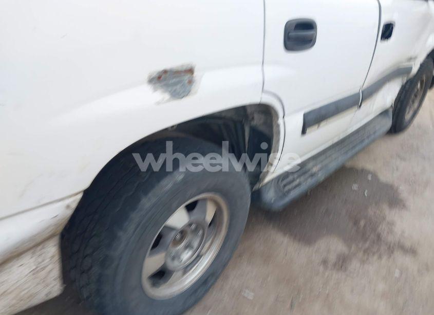 Photo 6 of 2003 Chevrolet Tahoe LS (VIN 1GNEC13V73R170941)