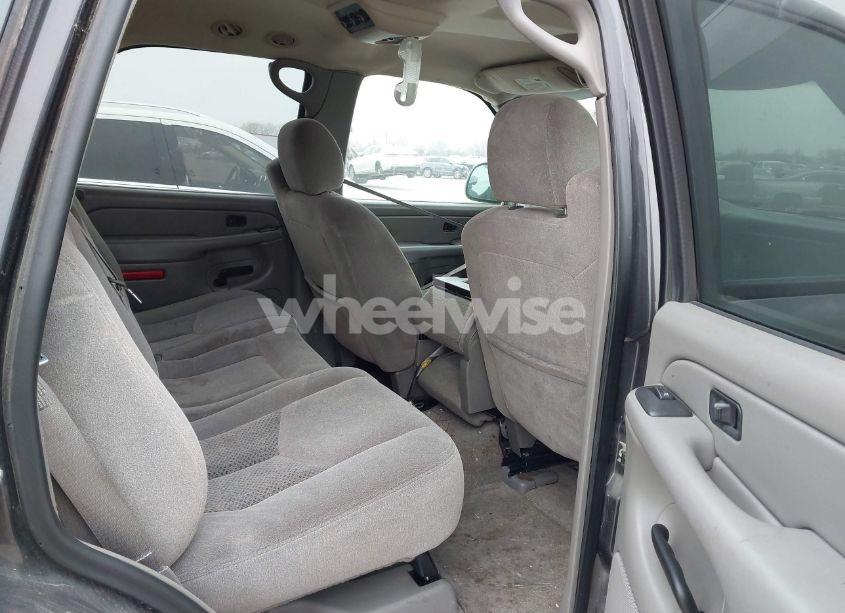 Photo 8 of 2005 Chevrolet Tahoe LS (VIN 1GNEC13V75J235496)