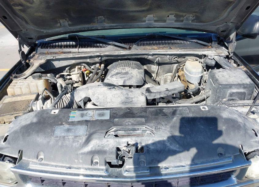 Photo 10 of 2005 Chevrolet Tahoe LS (VIN 1GNEC13V75R251960)