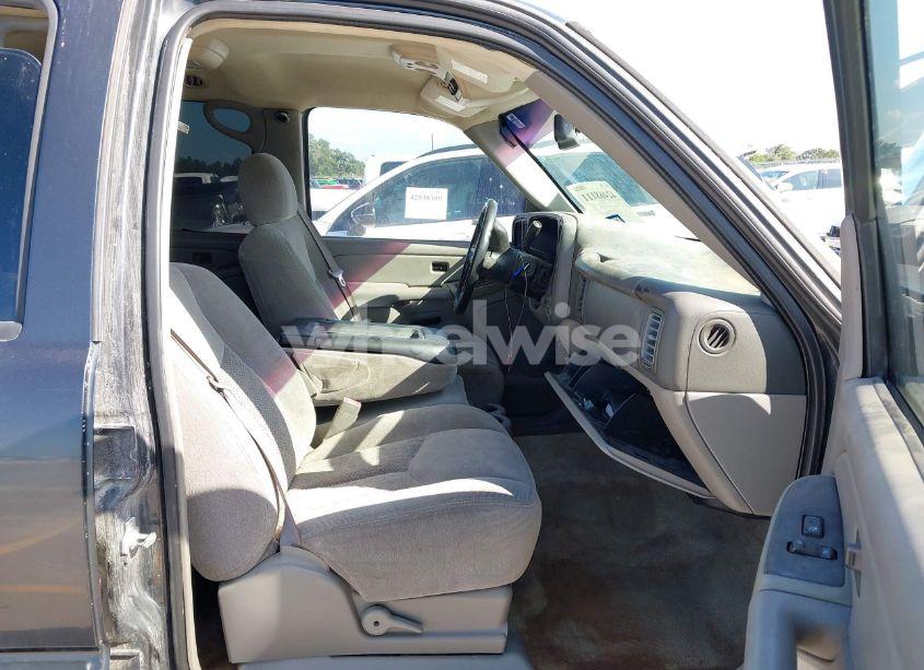 Photo 5 of 2005 Chevrolet Tahoe LS (VIN 1GNEC13V75R251960)