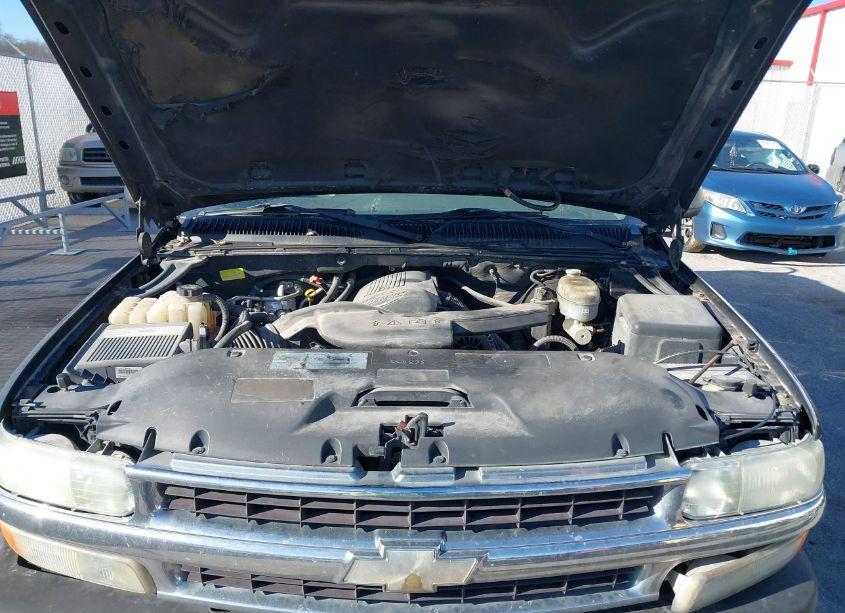Photo 10 of 2003 Chevrolet Tahoe LS (VIN 1GNEC13V83R278209)