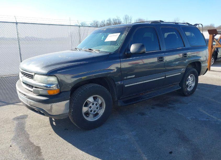 Photo 2 of 2003 Chevrolet Tahoe LS (VIN 1GNEC13V83R278209)