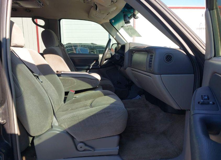 Photo 5 of 2003 Chevrolet Tahoe LS (VIN 1GNEC13V83R278209)