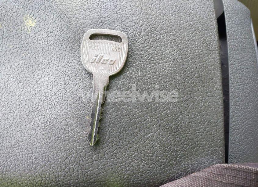 Photo 11 of 2005 Chevrolet Tahoe LS (VIN 1GNEC13V85R121945)